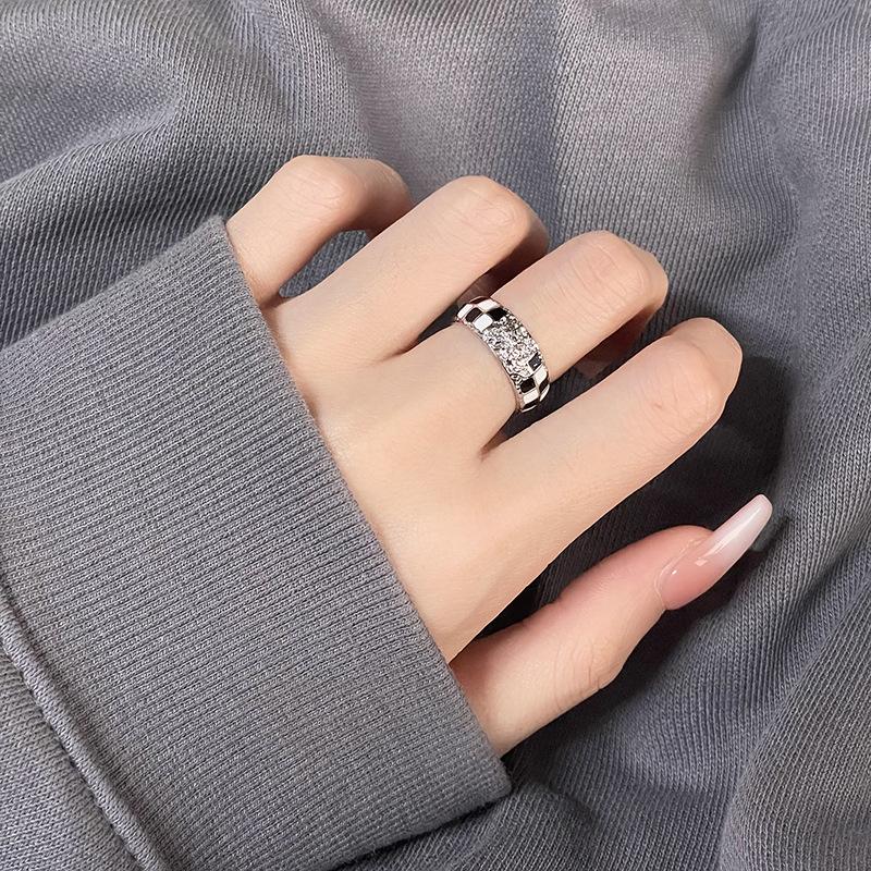 Small Fragrant Wind Checkerboard French Black And White Diamond Niche Design Sense Personality High Cold Wind Ring Adjustable opening