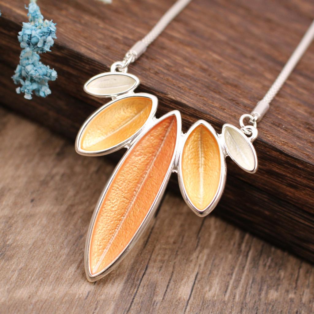 Enamel geometric starfish necklace, women's simple high-end irregular flower necklace