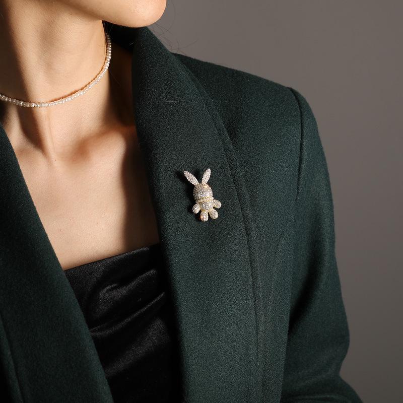 Bo Xin Yun Luxury Zircon Rabbit Brooch: Stylish Space Bunny Corsage Accessory