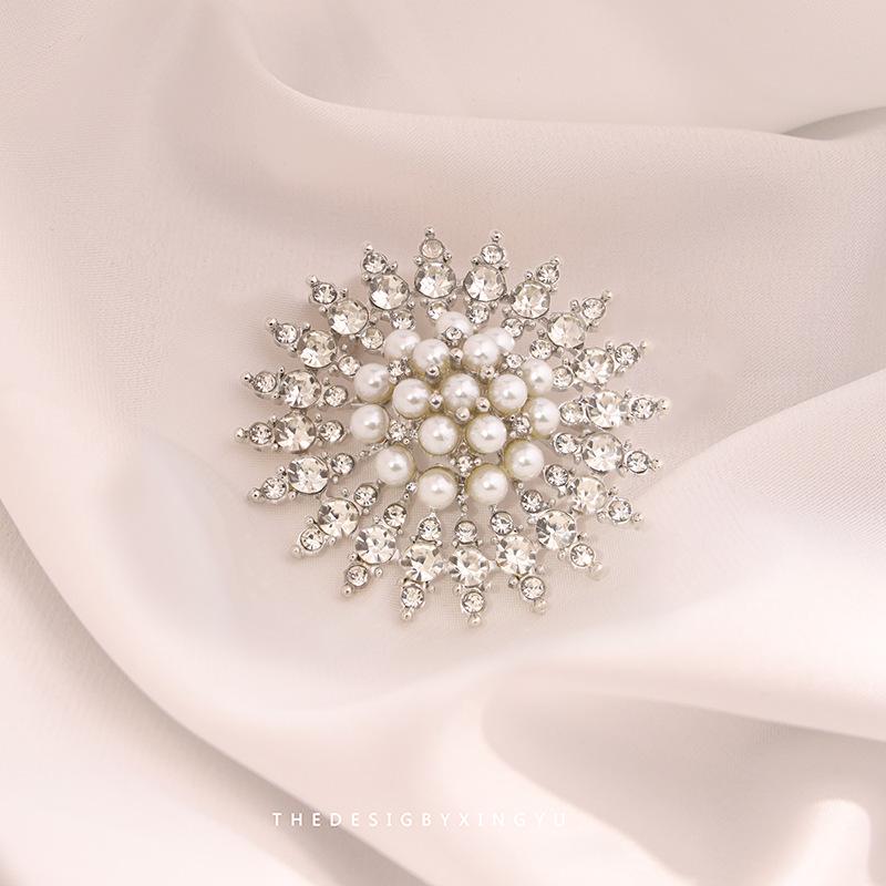 Broche Elegante de Pérola Dourada e Espiga de Trigo: Acessório Versátil e de Alta Qualidade para Mulheres