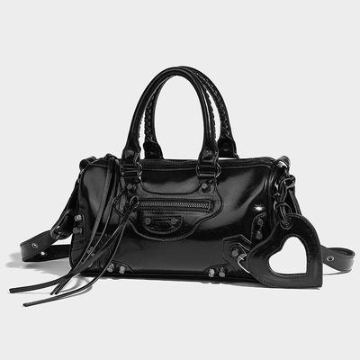 Paris Nieten Dunkle Motorradtasche Heißes Mädchen Nischen Design High-End Große Kapazität Schulter Crossbody Tote Handtasche