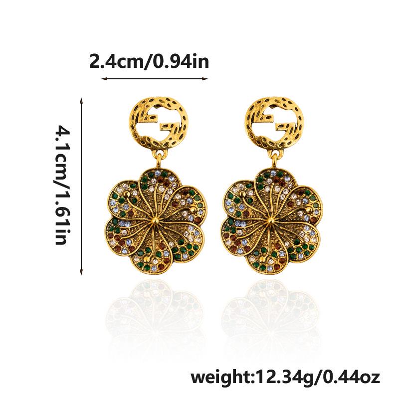 European and American High-End Retro Statement Flower Stud Earrings for Women – Distressed, Exaggerated Design for a Sophisticated Look