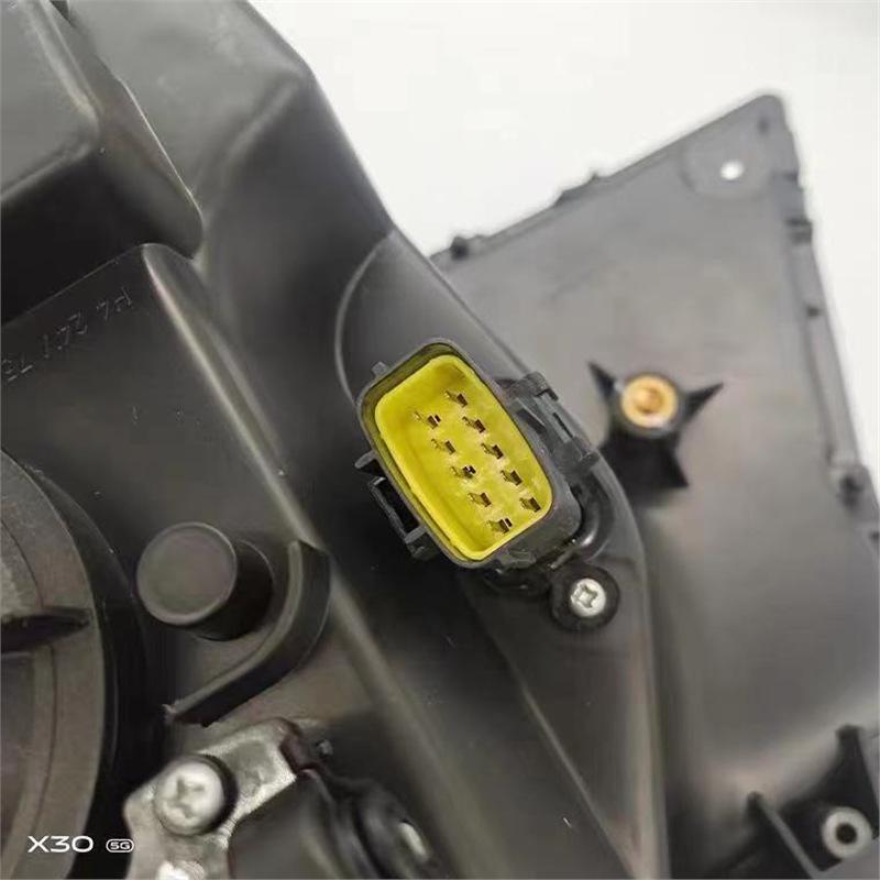 Black Gold Headlight Assembly for SITRAK Howo T7H/T5G/TX with Turn Signal & Daytime Running Lights