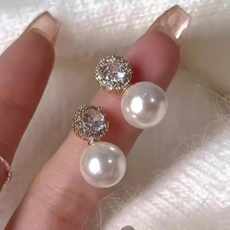 Pendientes de perlas de alta gama de moda Pendientes retro de nicho francés de lujo ligero Pendientes de perlas simples y versátiles para mujer