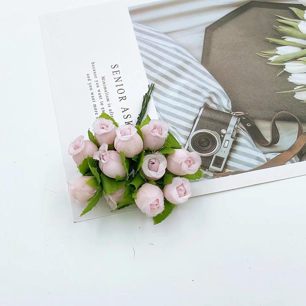 12 pz/lotto Fiori Artificiali Rosa di Seta Mini Bouquet Natale Casa Matrimonio Capodanno Fai da Te Decorazione Scatola Regalo Piante Finte