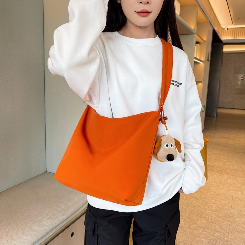 2025 New Fashion Spring and Summer Fashion Retro Solid Color Large Capacity Tote Bag Commuter Niche Shoulder Messenger Bag