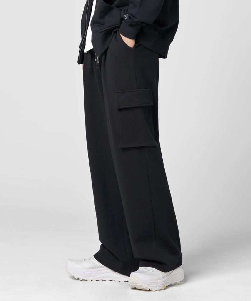 AGOD (Fleece-Lined) Single-Pleat Cargo Sweatpants [Black]