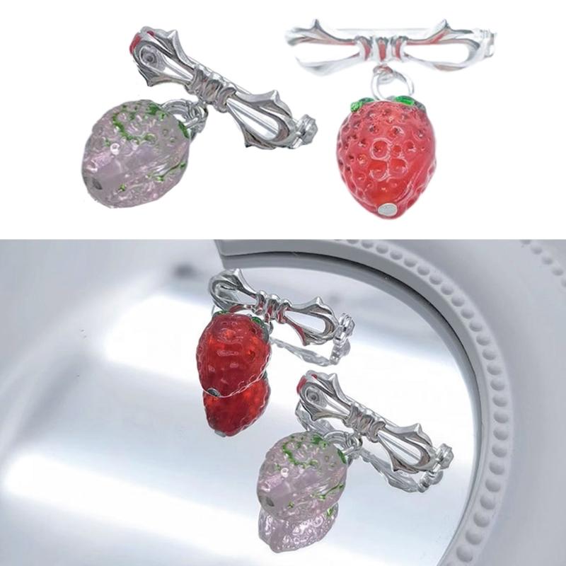 Simple Strawberry Pendant Brooch Lapel Pins Cute Dress Jackets Backpacks Badge Jewelry Fashion Clothing Pin Gifts