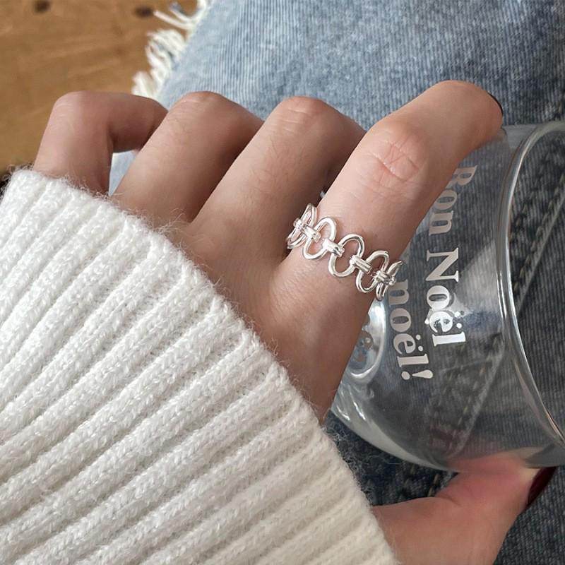 Trendy Minimalist Korean Vintage Stacking Rings for Women - Influencer-Approved Light Luxury Style.