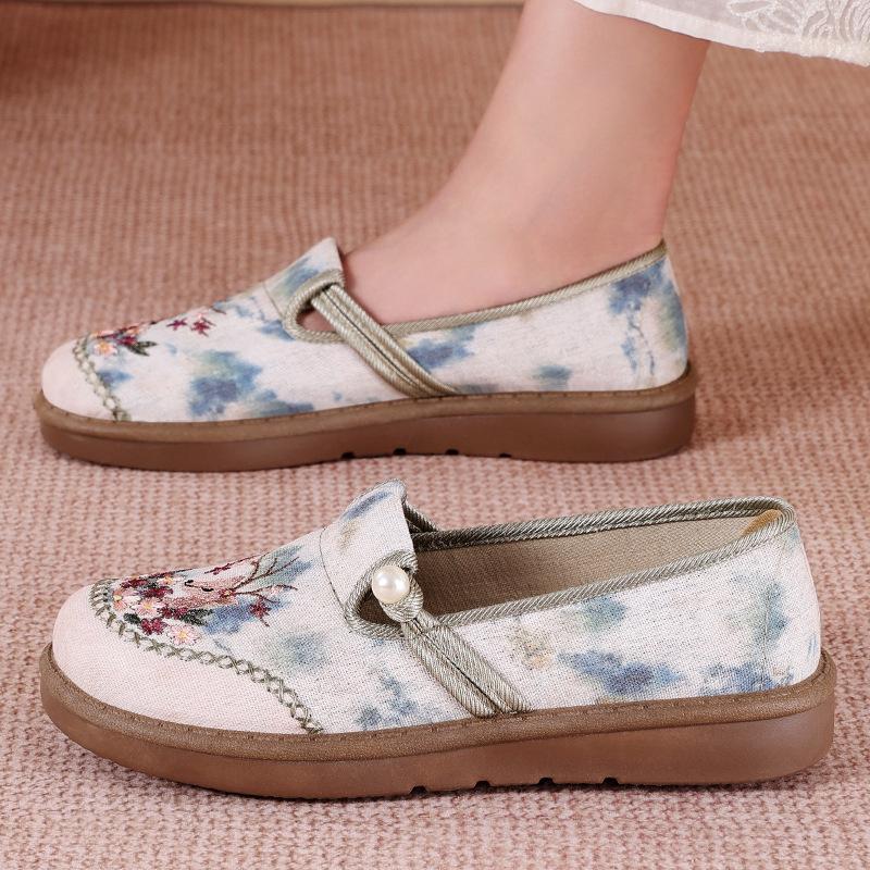 Women's shoes soft soles are not tired of feet, summer new cloth shoes women's mother shoes embroidered shoes Hanfu shoes
