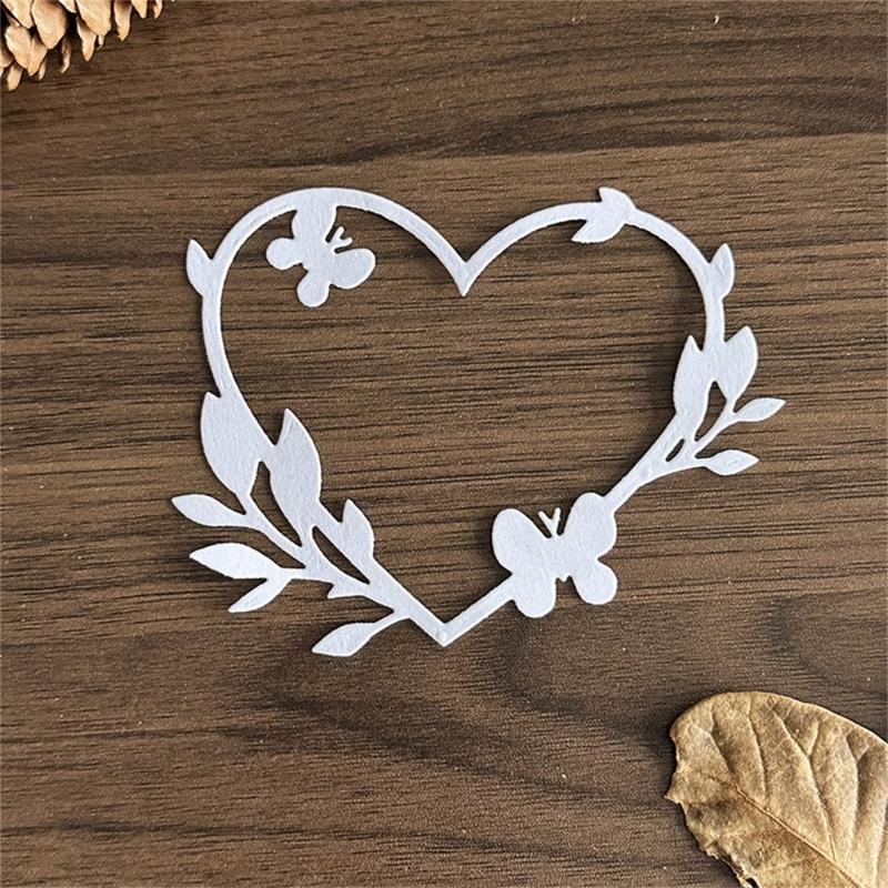 Heart Wreath Die Cut Stencils Scrapbooking Embossing Tool Carbon Steel Cutting Die for Scrapbooking Card Making Album