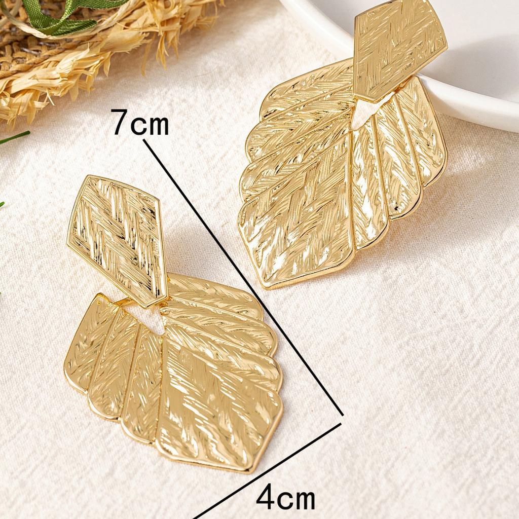 European and American jewelry fashion leaf gold earrings women's high sense exaggerated geometric metal stud earrings