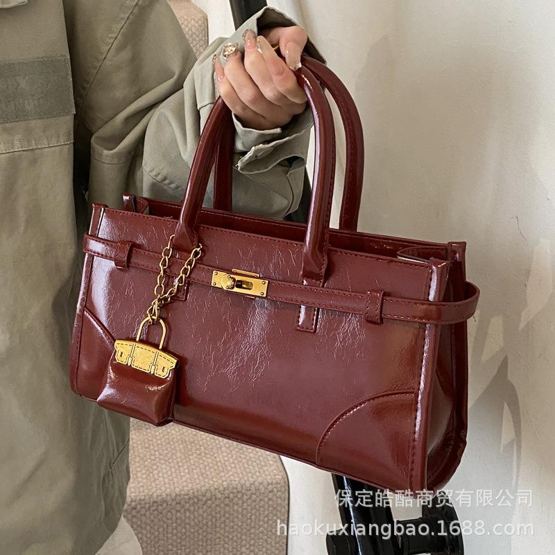 Large-capacity Bag Women's Autumn and Winter Versatile 2025 New Simple Shoulder Messenger Bag Portable Commuter Child and Mother Tote Bag