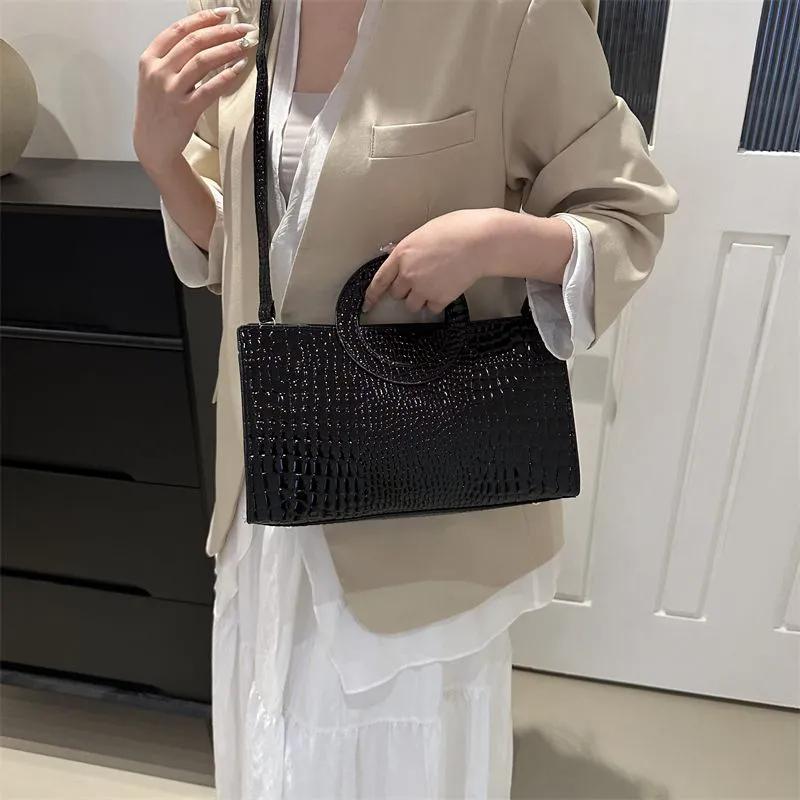 Commuter Casual Capacity Fashion Large Retro Oneshoulder Oblique Span Handbag For Women