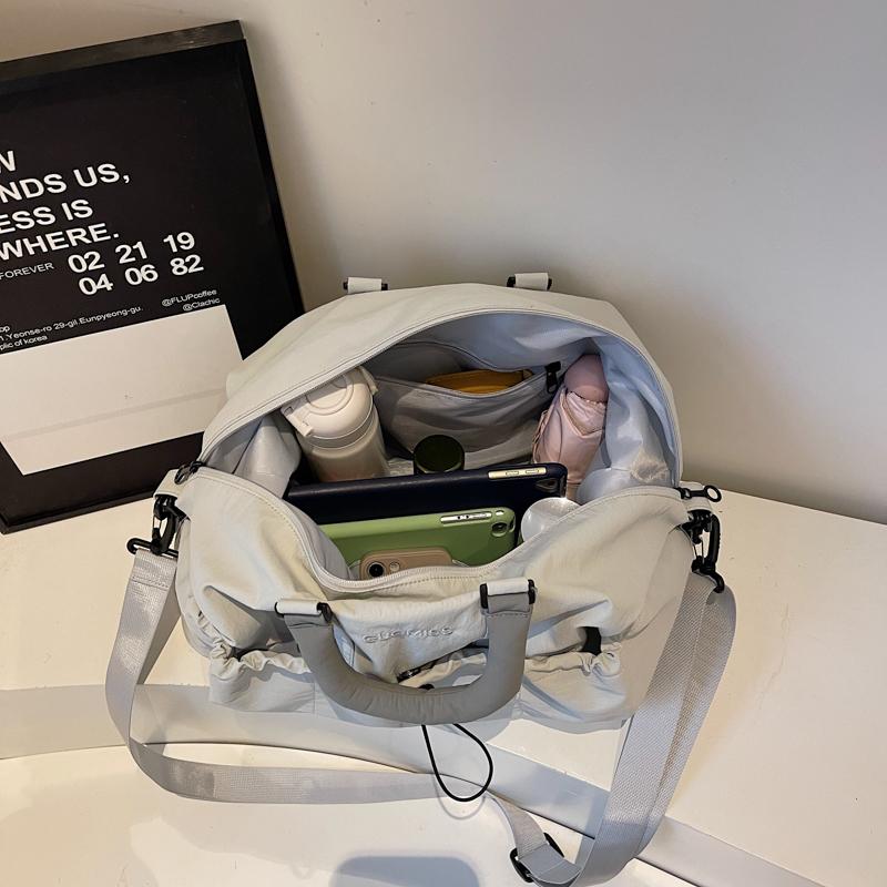 Minimalist Travel Duffel Bag with Front Pocket Large Capacity Weekend Casual Carry On Bag