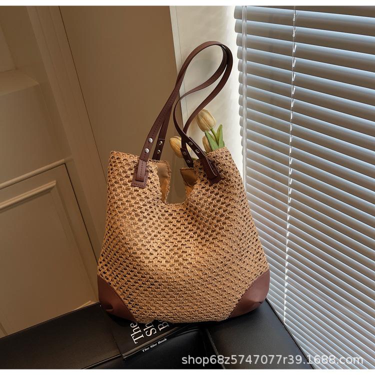 

Vacation popular women s bags contrasting colors new straw woven large-capacity armpit bags seaside vacation beach bags shoulder bags хаки