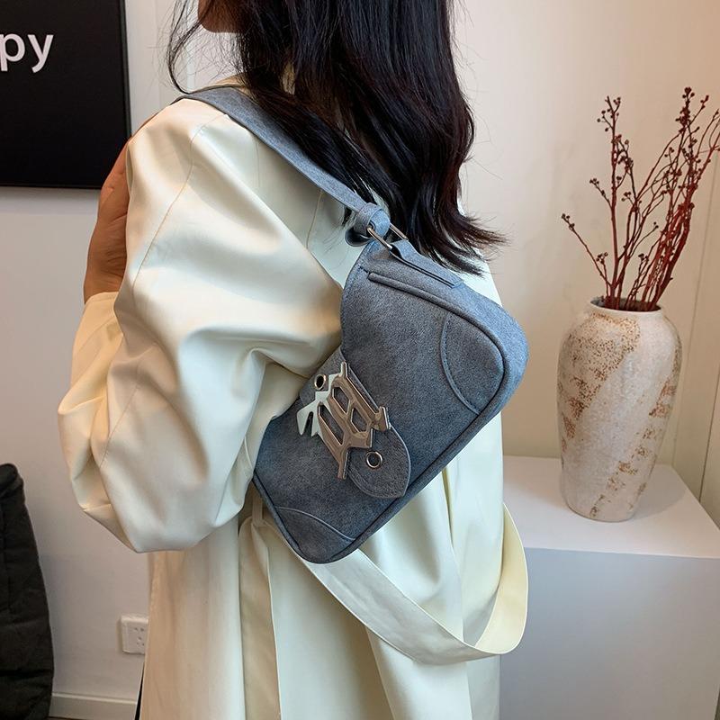 Simple and fashionable large-capacity messenger bags are popular today. Small square bags  summer new trendy fashion shoulder bags