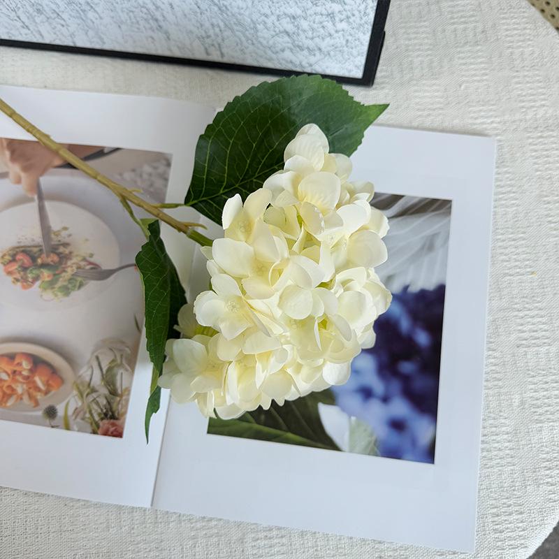 Hydrangea Artificial Flower Ornament for Living Room and Dining Table Decoration