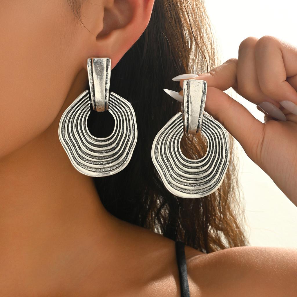 New Geometric Earrings with A Unique Design