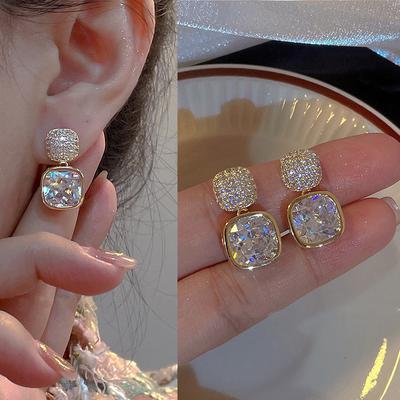 Nuovi Orecchini a Bottone Quadrati Colorati con Zirconi per Donna Personalità Moda Accessori da Indossare Quotidiano Gioielli da Festa Regali di Compleanno