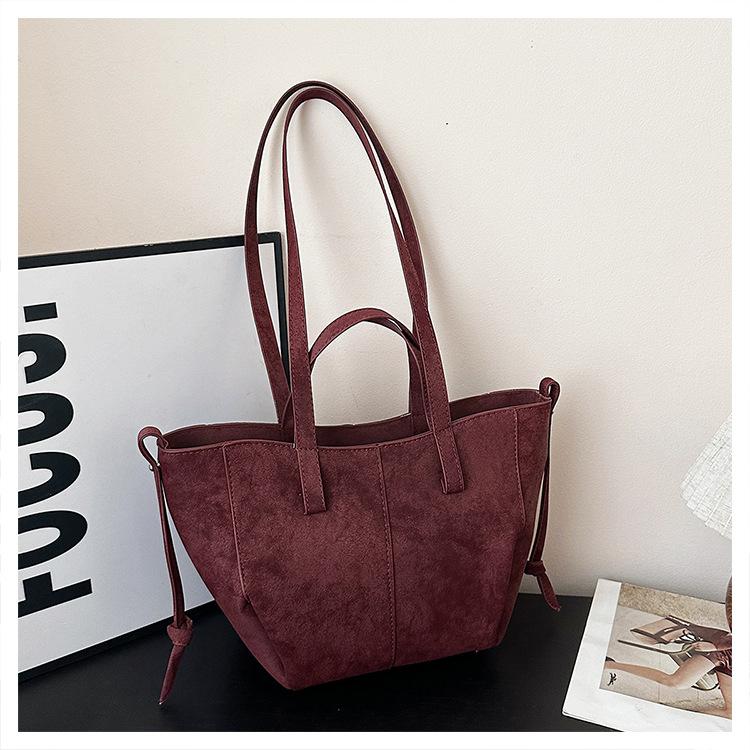 

2025 замшевая сумка-крыло сумка большая вместимость сумка через плечо для поездок на работу универсальная ретро нишевая сумка-тоут женская бордовый