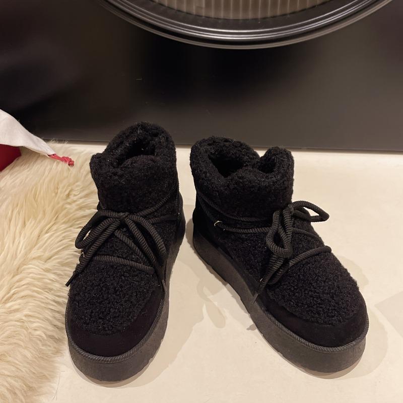 Dámské nazouvací zimní sněhule s tlustou rovnou podrážkou a trakční gumovou podrážkou