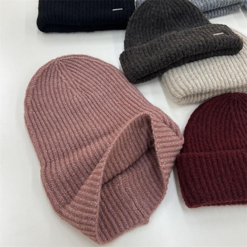 

Cashmere knitted crimped melon fur hat autumn and winter men s and women s versatile warm wool solid color cold hat M（56-58cm） бордовий