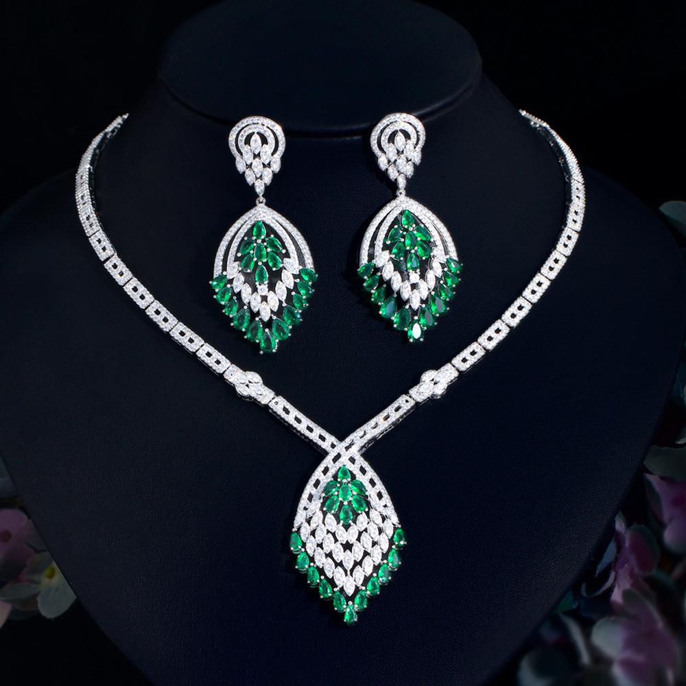 

Luxury Atmospheric Diamond Jewelry Set Chain Dress Wedding Dress Accessories Necklace Earrings Zircon Set