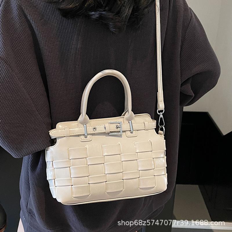 Premium retro handbag women's 2025 new woven shoulder bag commuter shoulder crossbody bucket bag