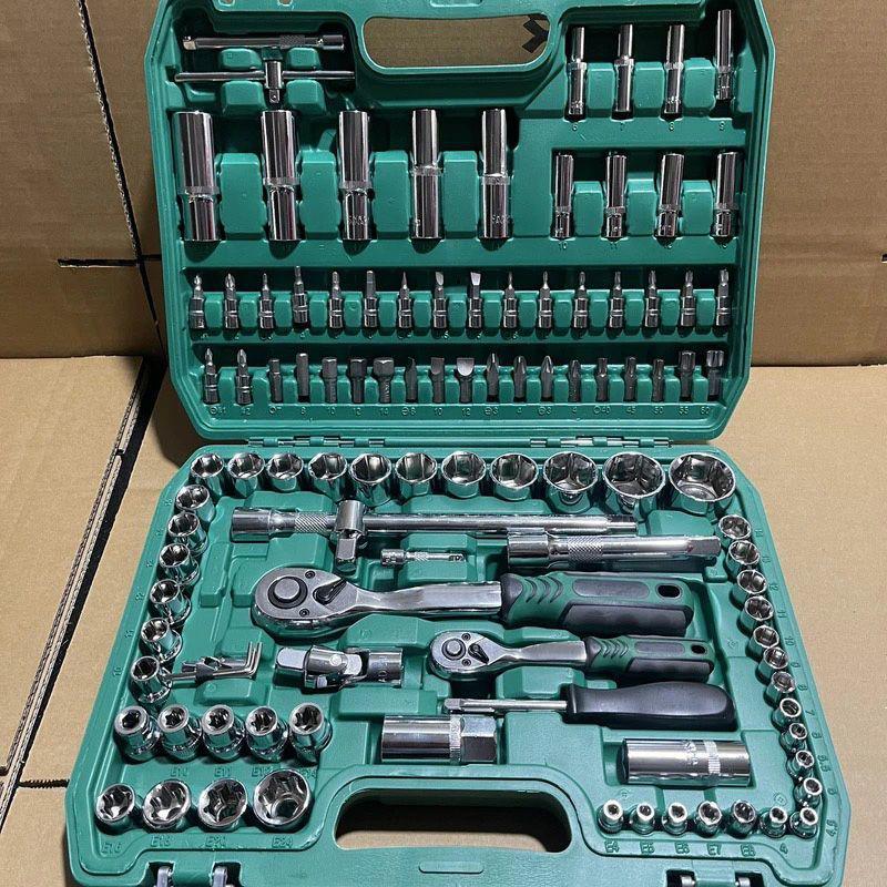 150-elementowy zestaw narzędzi nasadowych i kluczy do naprawy samochodu