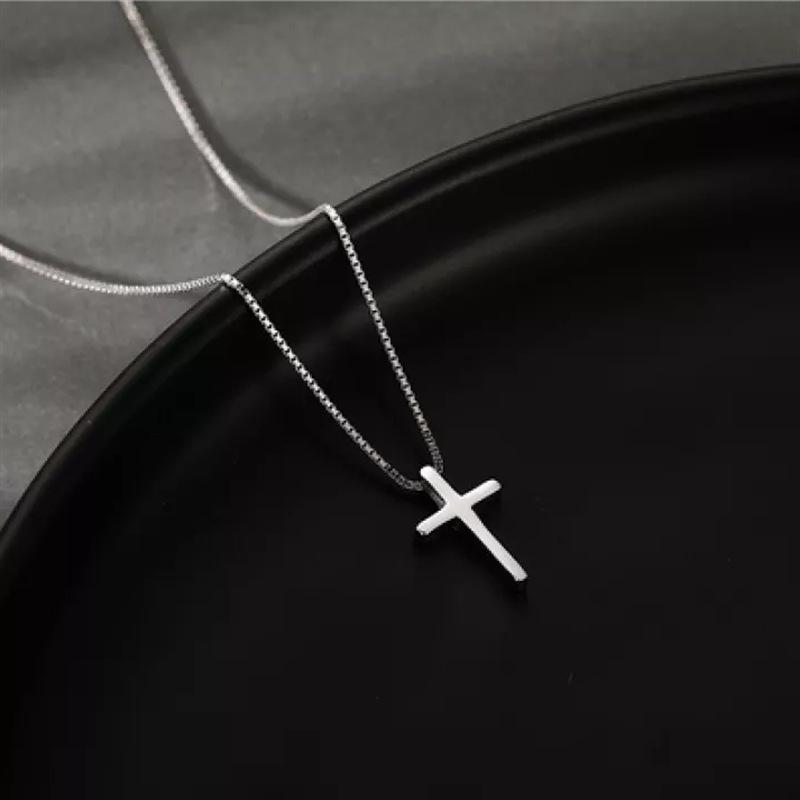 1pc Elegant Cross Pendant Necklace, Simple Unique Design, Versatile for Daily Vacation Wear, Lady's Vacation Date  All Season Jewelry Gift