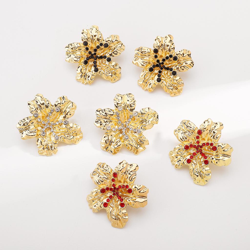 Retro Vintage Gold Flower Earrings Elegant Rhinestone Stud Earrings High Grade Women Fashion Earrings