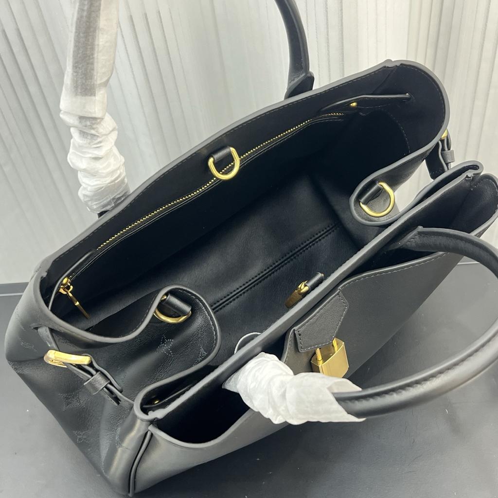 2026 new Vend-ome first-layer cowhide tote bag elegant premium women's handbag large-capacity commuter bag