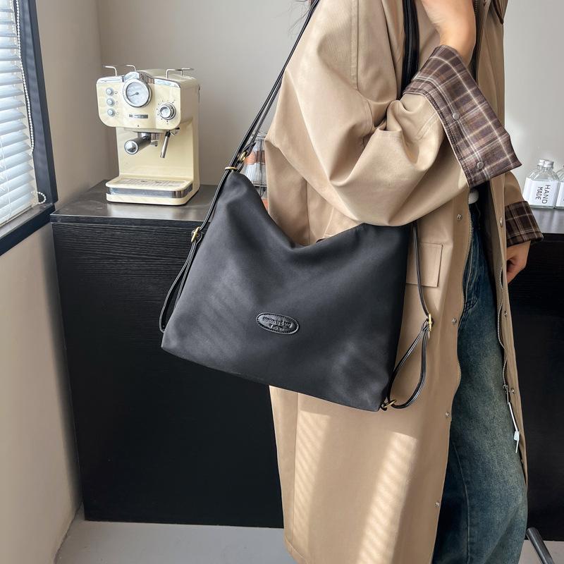 Outer single leisure commuter tote bag women's large capacity 2025 new fashion versatile shoulder messenger bag backpack