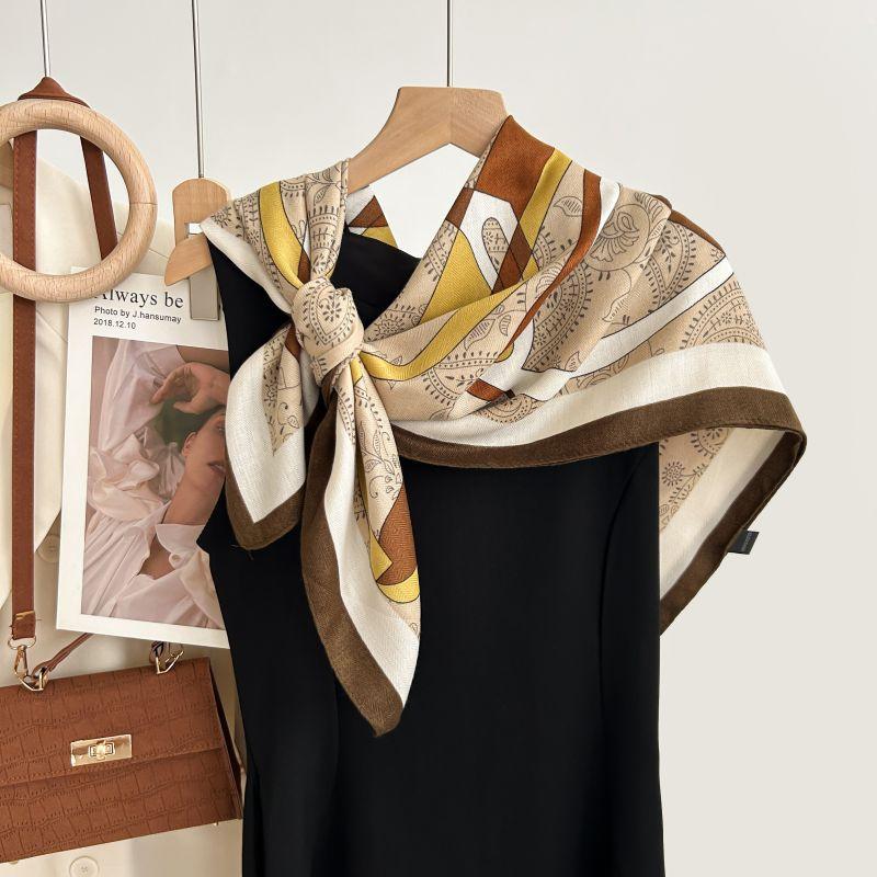 Women S Light Luxury Warm Chain Printed Imitation Cashmere Square Neck Scarf