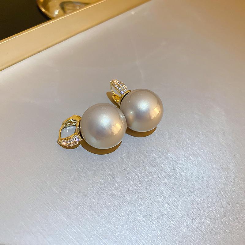 Internet celebrity new zircon pearl ear buckle French simple temperament earrings Internet celebrity fashion OL versatile earrings women