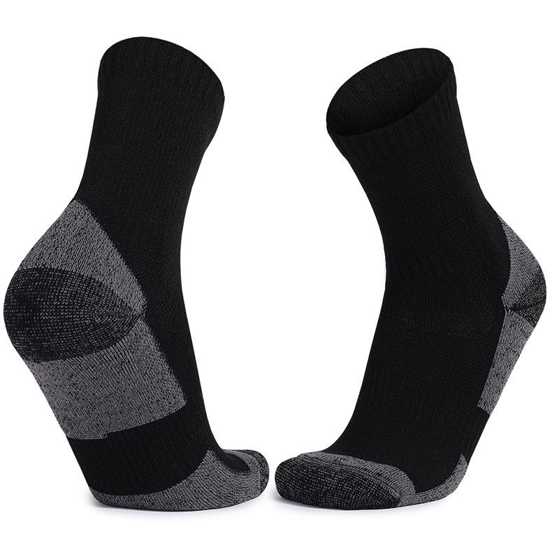 Men's and Women's Thickened Merino Wool Hiking Socks: Non-slip, Wear-resistant, Mid-tube Design.