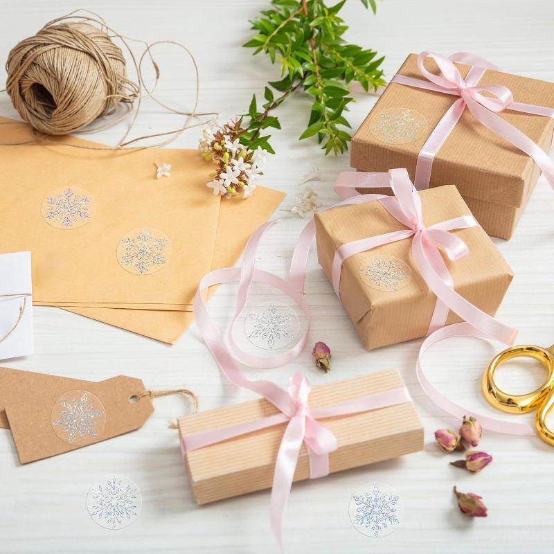 500 Sheets/Roll Transparent Snowflakes Stickers Christmas Tags Stickers For Kids Gift Baking Package Envelope Decor Stationery