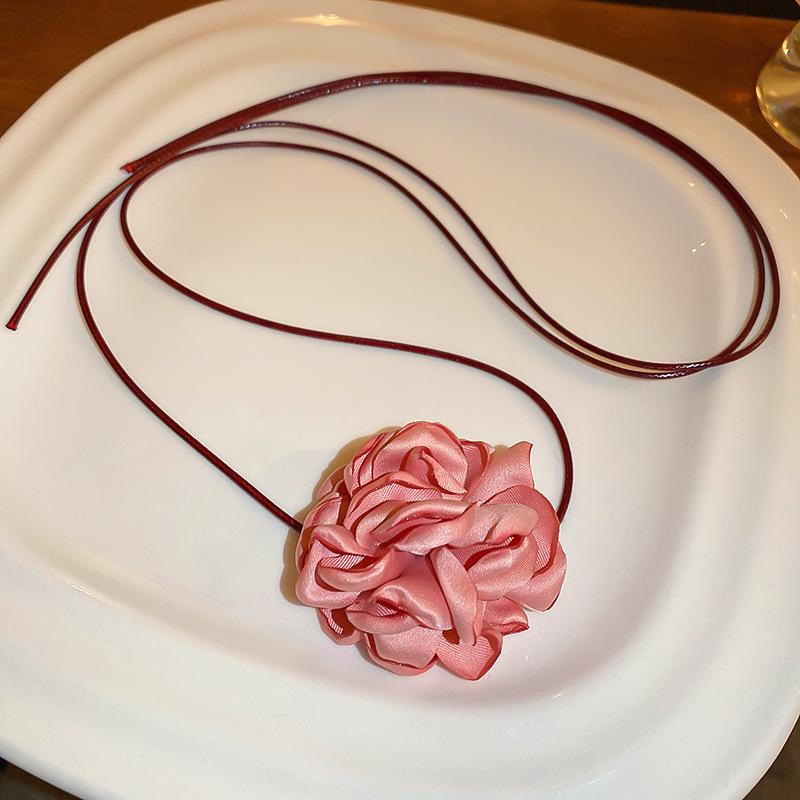 2023 High-End Black Rose Choker Necklace for Women - Elegant, Light Luxury Accessory