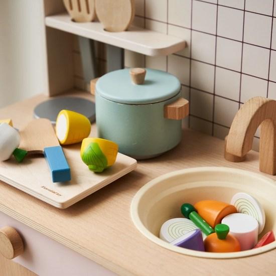 [Renewal] Essential Toy Wooden Kitchen Play Props Children’s Household Pretend Play Toy Vegetable Set (Built-in Magnet), Korean Bath Toys