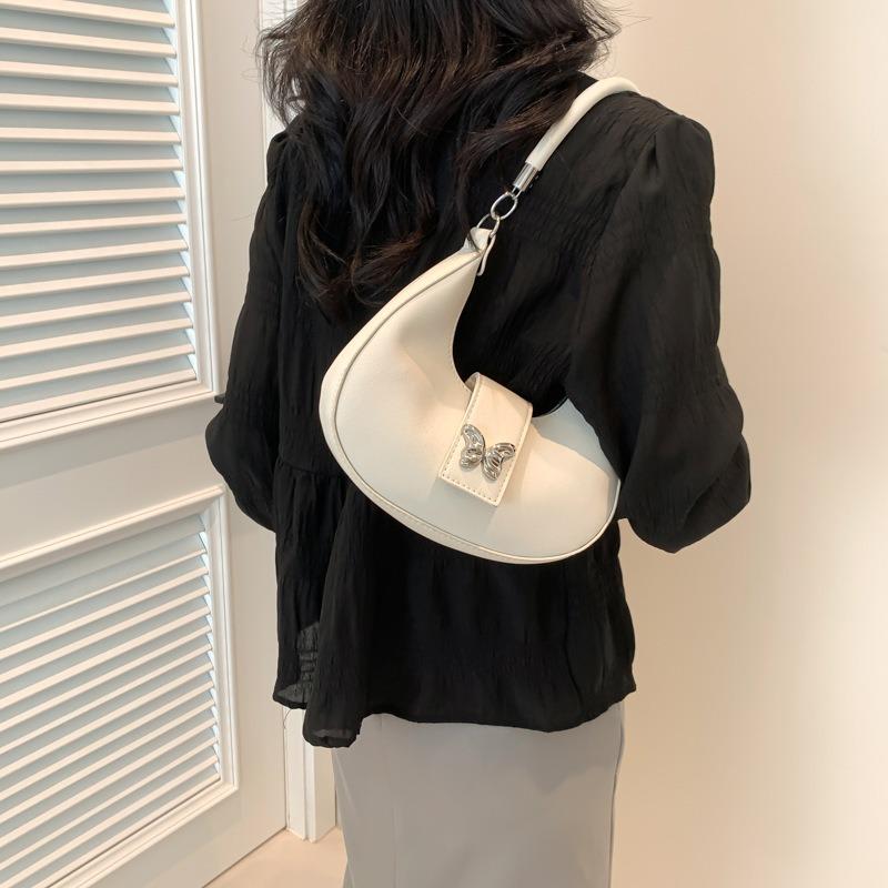 Personalized messenger bag fashion chain portable commuter armpit bag casual spring and summer new shoulder diagonal span bag
