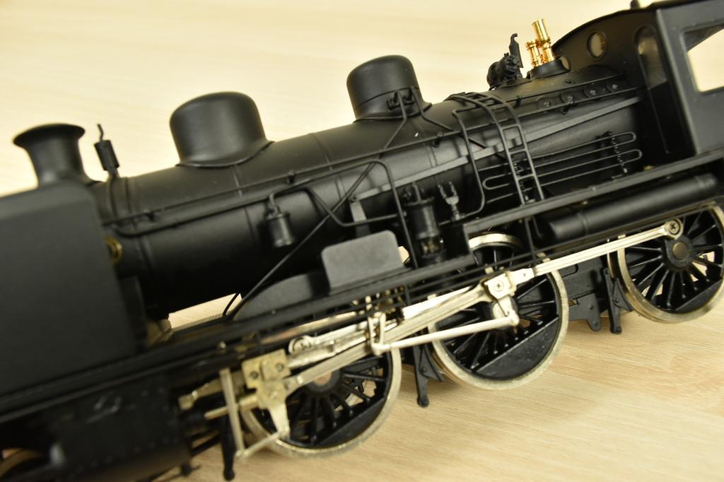 Nippon Sharyo 8620 Steam Locomotive Display Model with Base & Case from Japan