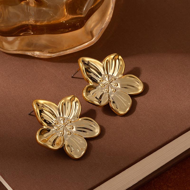 High-End Leichter Luxus Textur Blatt Ohrringe Metall Wind Personalisiert Dreidimensional Ccb Mehrschichtig Übertrieben Mehrschichtig Blume Ohrringe