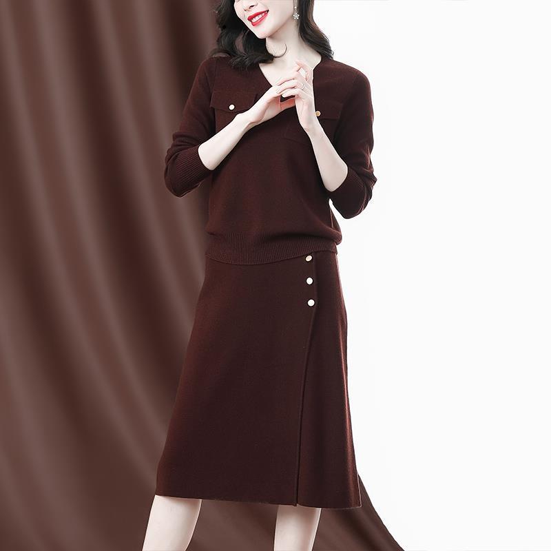 Korean Style 2025 Temperament Knit Set: Slimming Two-Piece Autumn Fashion for Women.