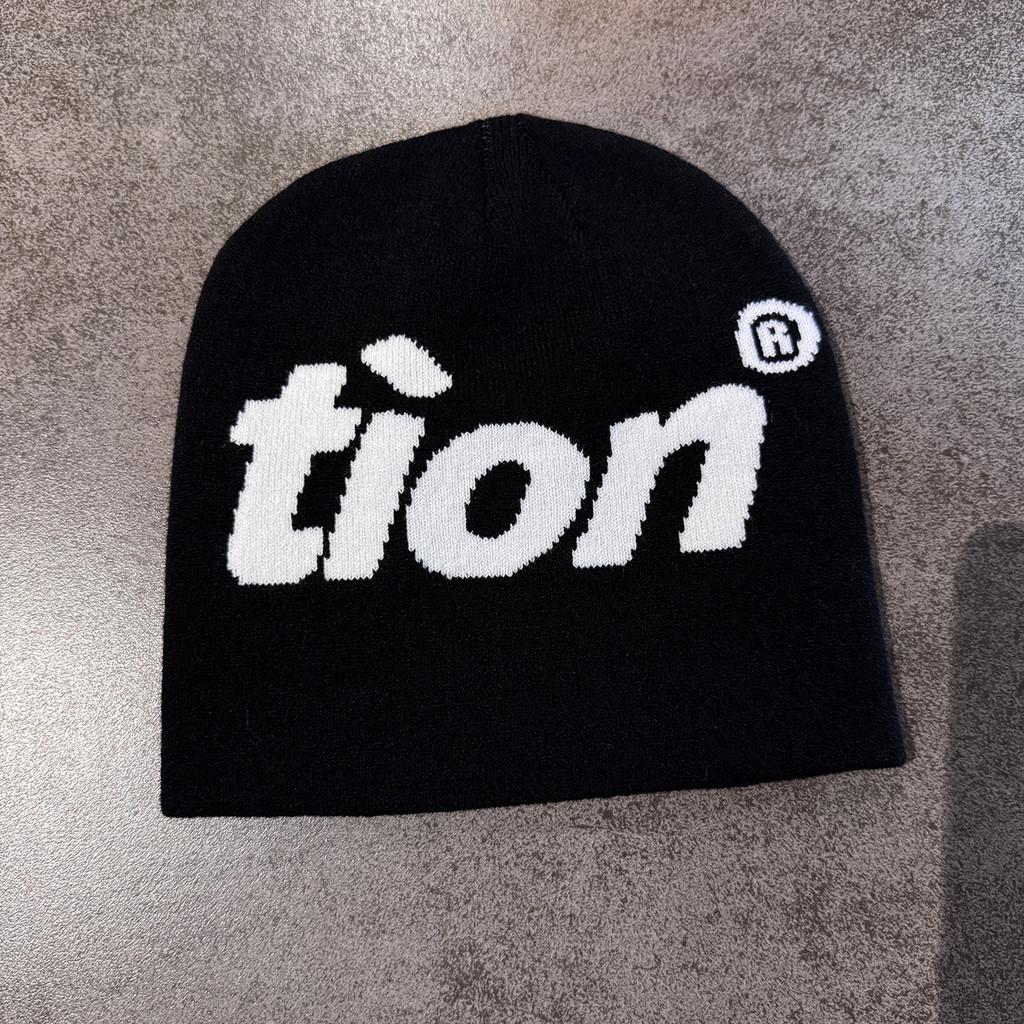 Knit Hat With Letter Embroidery For Streetwear And Warmth чёрный