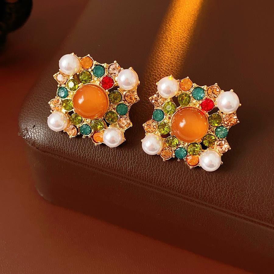 

Medieval Vintage Diamond-encrusted Pearl Stud Earrings Necklace, Light Luxury Niche High-end Set, Retro Court Style Jewelry