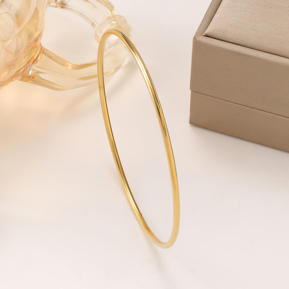 Tri-Color Gold Steel Titanium Women's Bracelet, Minimalist Cross-Border Design, Simple Fashion 18K Gold.