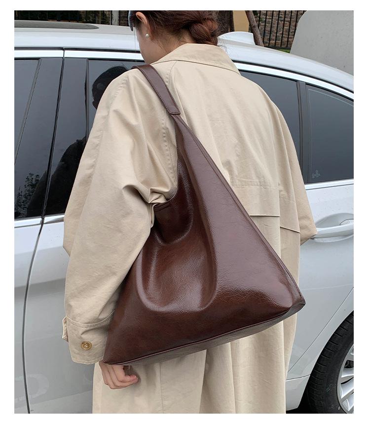 Women's Retro Large Capacity Commuter Tote - Fashionable, Casual & Versatile Crossbody Bag