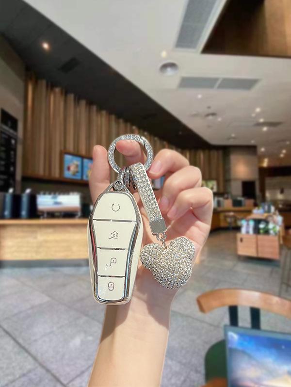 

Чохол для ключів BYD Song Plus і брелок із діамантовим ведмедиком