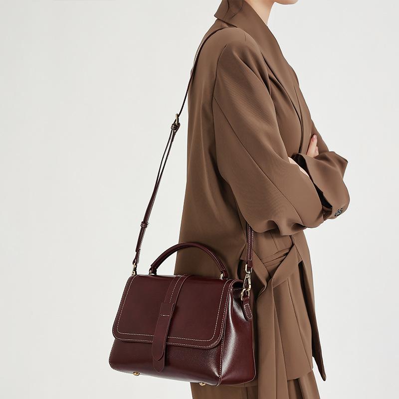 Vintage High-end Cowhide Small Square Bag, New Hot Selling Women's Bag, Handbag, Versatile Commuting Shoulder Crossbody Bag